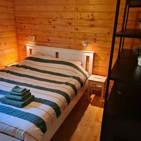 Boshuisje Met Veranda & Prive Sauna In Het *