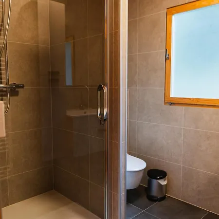 Boshuisje Met Veranda & Prive Sauna In Het *